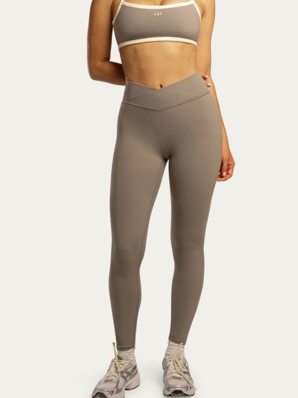 High-Rise V-Waist Leggings in Taupe